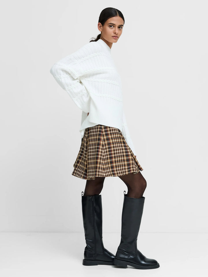 Tina Vertical Jumper