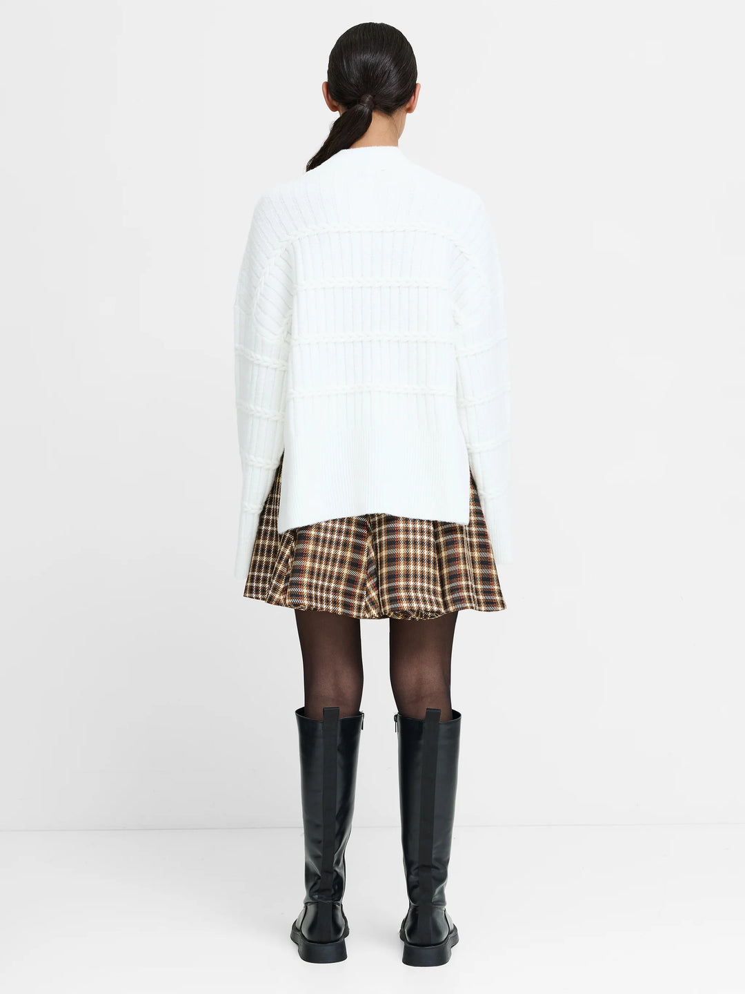 Tina Vertical Jumper