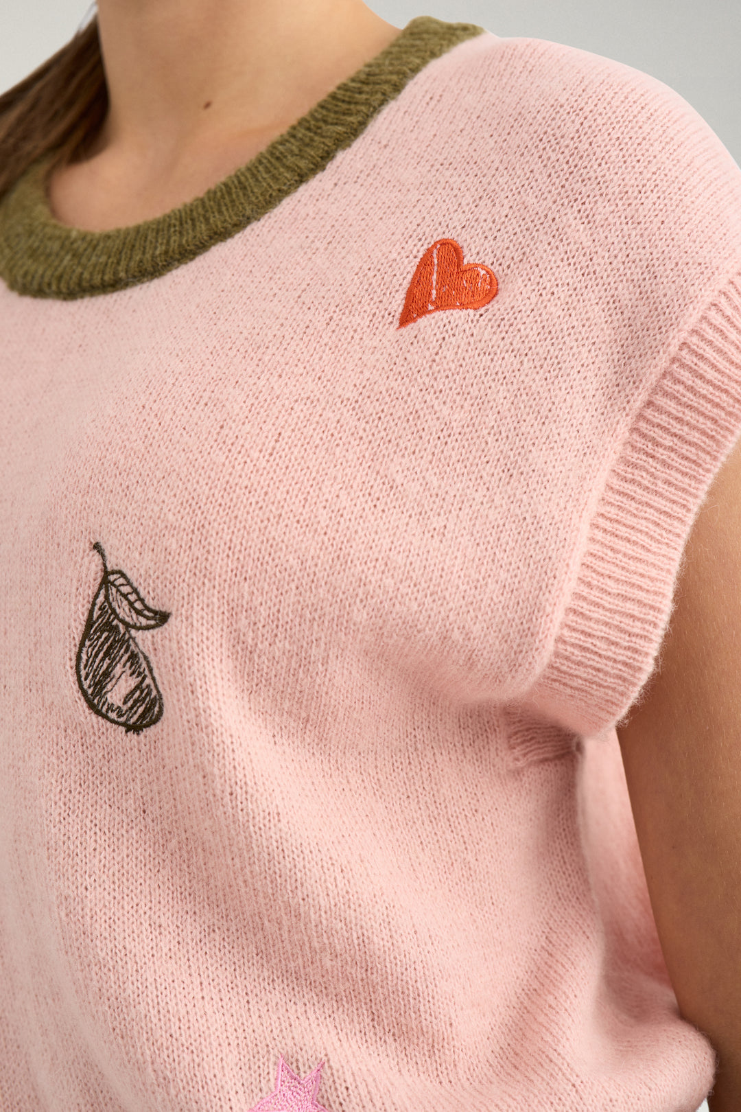 Nuyppa Embroidery Vest