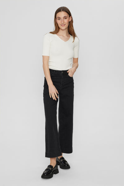 Nuparis Cropped Black Jean