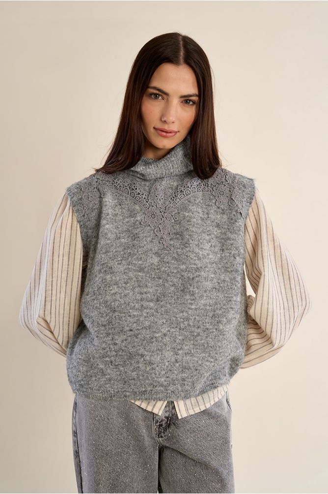 Embroidered Turtleneck Sleeveless Sweater