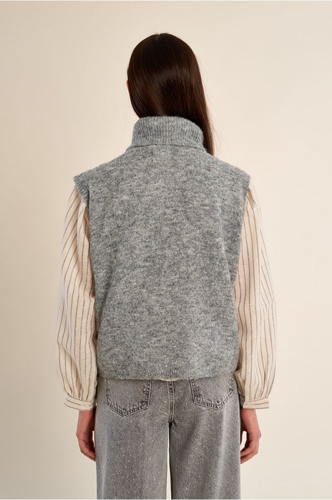 Embroidered Turtleneck Sleeveless Sweater