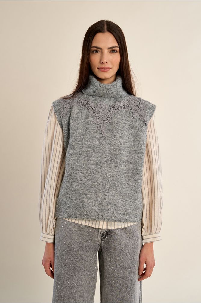 Embroidered Turtleneck Sleeveless Sweater